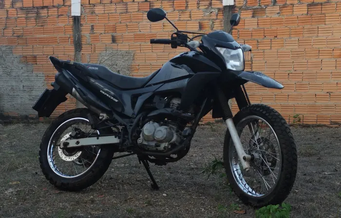 Vendo Honda Bros em perfeito estado, zero de motor  