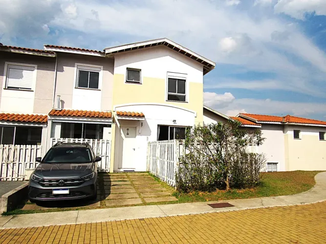 Casa à venda em condomínio fechado 2 dormitórios e 2 vagas em Santana do Parnaíba