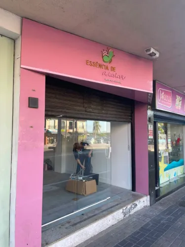Linda loja com mezanino no Centro de Cabo Frio em Ponto Comercial Nobre