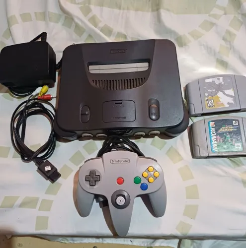 Nintendo 64 com 2 jogos originais
