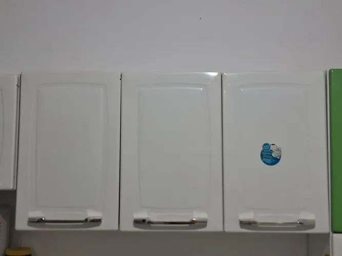 Vendo armario de cozinha italiana aço branco e verde.Com o balcão 1.100 reais.