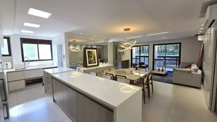 Imóvel à venda tem 210 metros quadrados com 4 quartos em Itacorubi - Florianópolis - SC