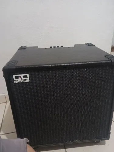 Amplificador Borne GB 500 para contrabaixo.