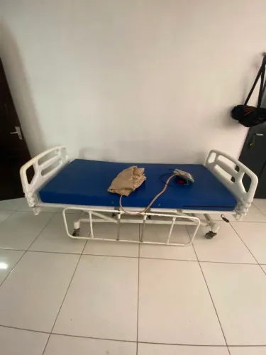 CAMA HOSPITALAR À VENDA