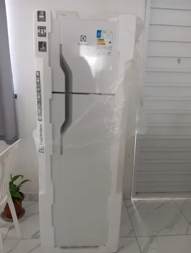 Vende-se, Refrigerador Electrolux 260l Cylex defrost Duplex DC35A 220v. NOVO