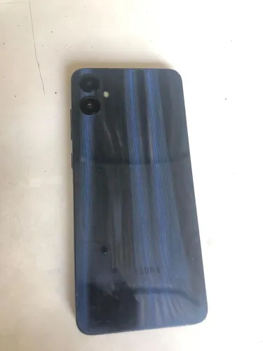 Vendo celular a05 128 , 4+4 de ram, celular sem nenhum defeito acompanha capa  carregador