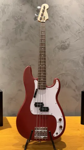 Contrabaixo Squier Fender 4c