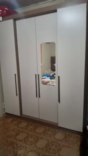 Guarda-roupa Casal 4 Portas *)