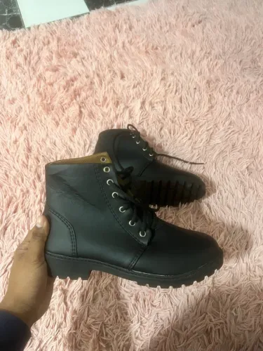 Vende-se bota 