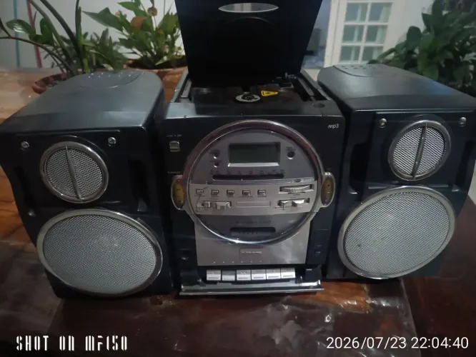 Vendo som niks rádio toca fitas e CD não está funcionando não acende nada