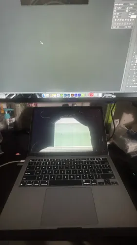 MacBook M1 - Tela quebrada