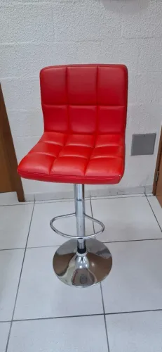 2 Banquetas vermelhas cozinha