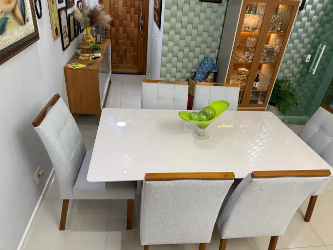 MESA COM 6 CADEIRAS