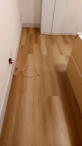 Trabalho com piso vinílico e laminados