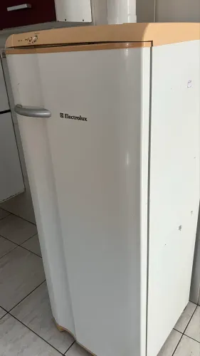 Geladeira eletrolux, toda original 