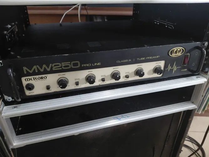Amplificador Meteoro MW 250 válvulas RCA n.o.s. e reservas.