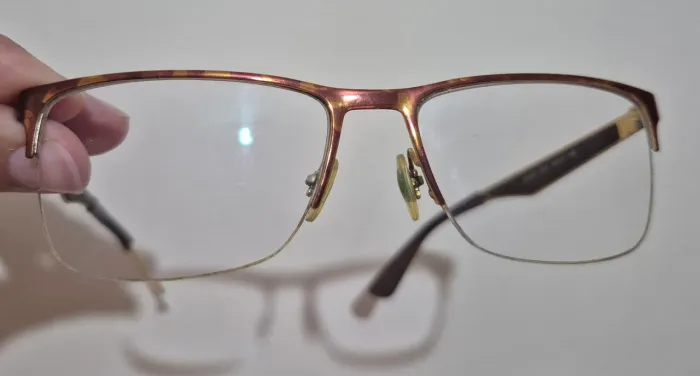Óculos Rayban original com uma haste quebrada 