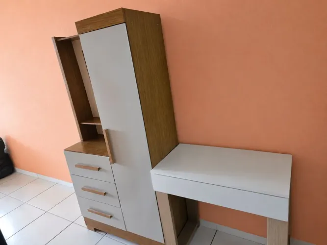 Cômoda penteaderia e bancada projetada