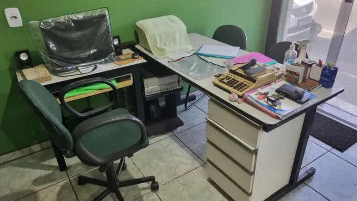 Mesa jogo com cadeiras mais mesa de pc