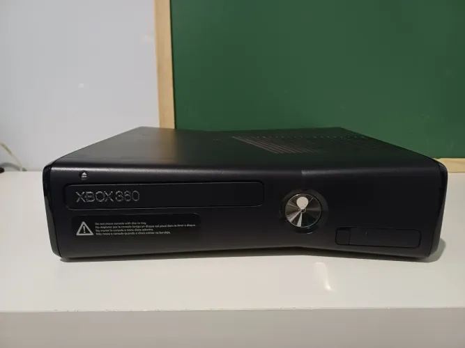 Xbox 360 desbloqueado com defeito + Kinect + Controle + case com CDs