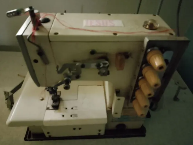 vendo galoneira ou coloreti industrial e uma overlock semi-industria *l