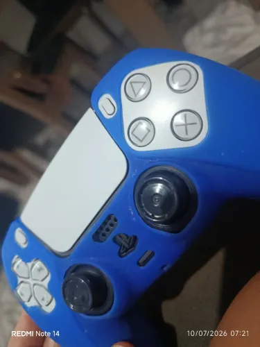 Controle de PS5 com o botão x com defeito
