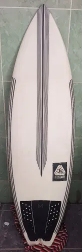 Prancha de surf 5'8,em EPS sem longarina