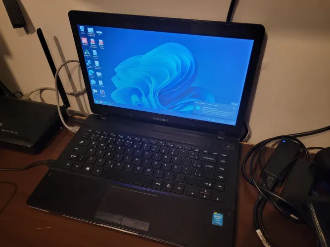 Notebook Samsung i3 8GB 120GB SSD 1TB HDD np370e4k