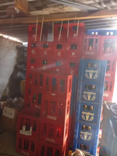Vende-se caixas de litrão e ks