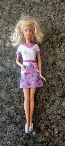 Boneca Barbie veterinária e boneca Barbie Bailarina