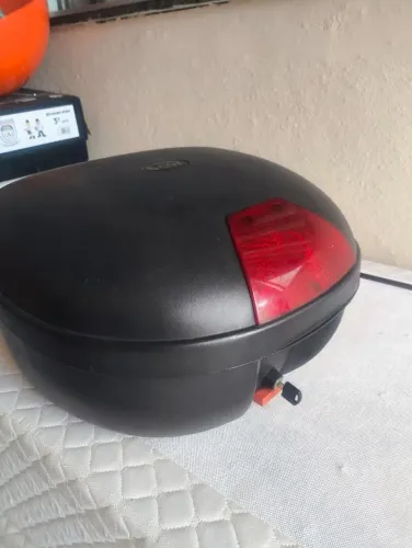 Baú moto GOW 33L com 02 chaves 
