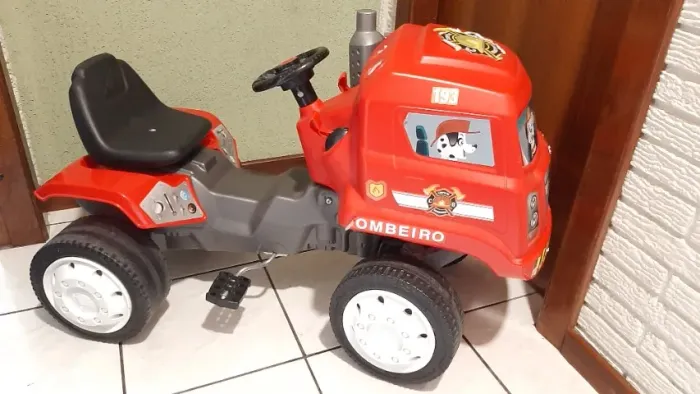 Carrinho pedal Caminhão Bombeiro Bandeirante
