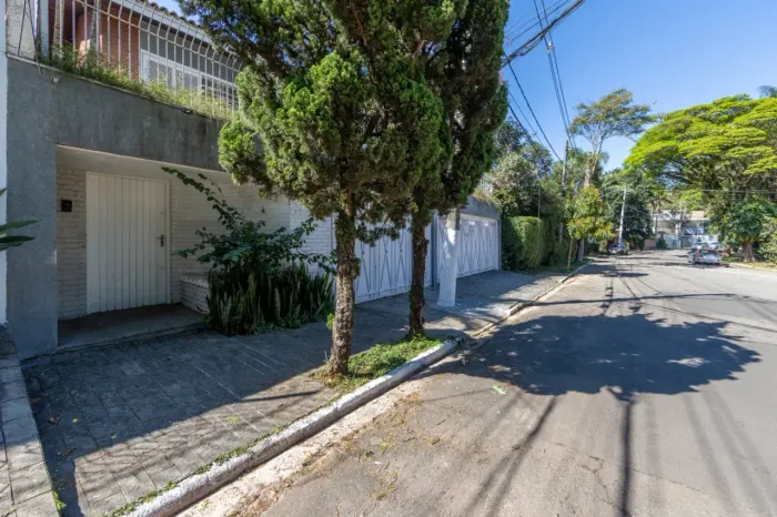 Imóvel para venda possui 530 metros quadrados com 5 quartos em Jardim dos Estados - São Pa