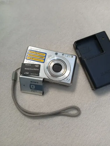 Sony Cybershot DSC S750