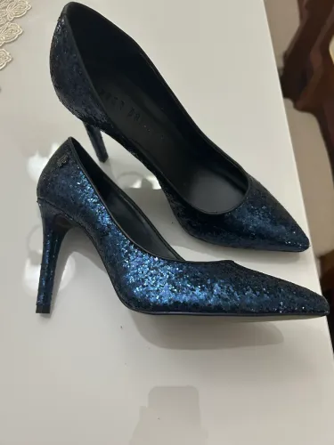 Sapato em paetês azul marinho! Marca lança perfume, tamanho 35