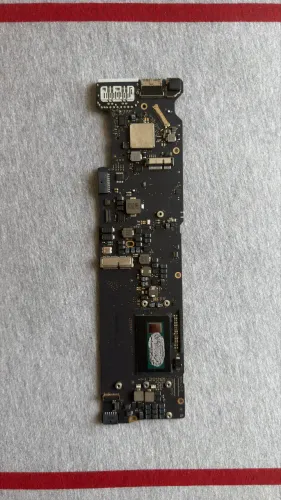 placa lógica apple macbook air a1466 com defeito