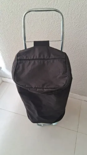 Carrinho de compras com rodinhas