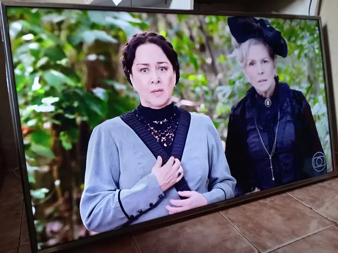 Vendo TV Smart 55 polegada funcionando marca LG funcionando perfeitamente