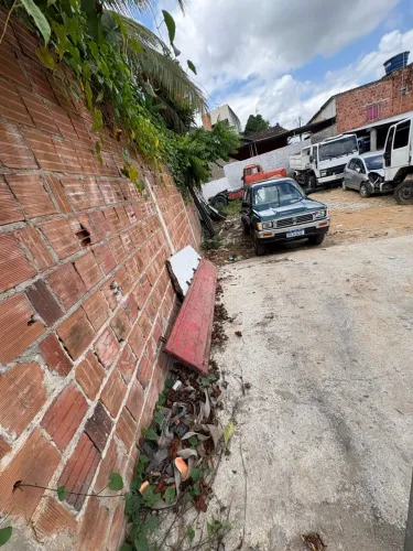 Terreno murado plano tamanho 15x30, no centro de São Lourenço