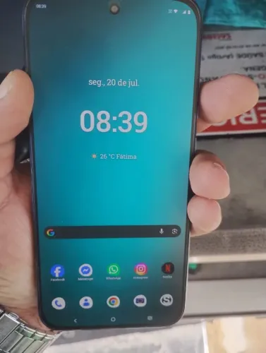 Vendo um celular Motorola g67 completo
