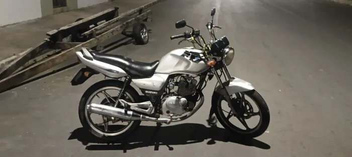 Suzuki yes Vendo ou troco em algo do meu interesse chama no ZAP *17