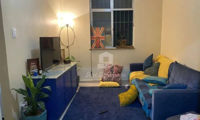 Oportunidade no Fonseca: Apartamento Térreo com Pé Direito de 3m e Espaço de sobra!