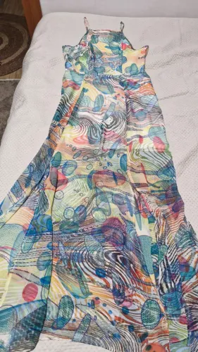 Vestido longo estampado. 