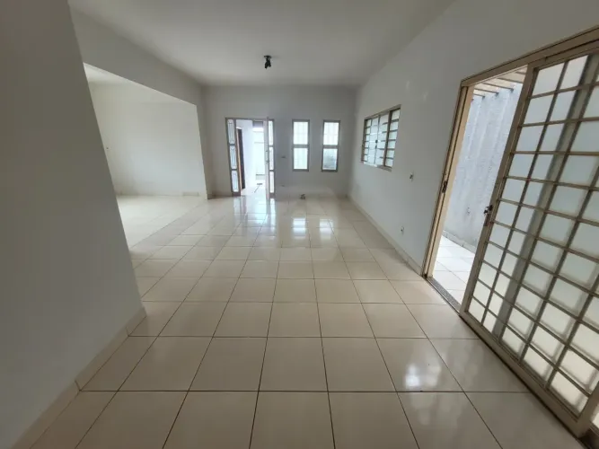 Casa padrão Para Venda No Bairro Custódio Pereira