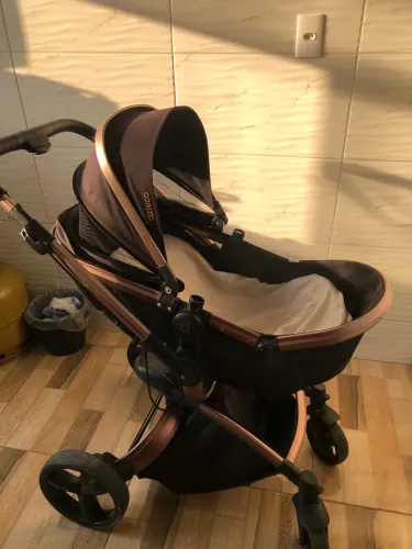 Carrinho De Bebê Travel System Dzieco Vulkan Preto /dourado Chassi Dourado