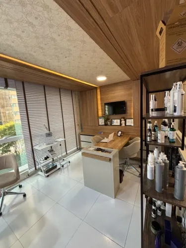 VENDE-SE STUDIO DE BELEZA E TERAPIA CAPILAR - PONTO COMERCIAL | BIGORRILHO