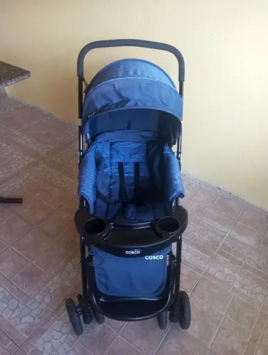 Vendo carrinho de bebê semi novo não faço entrega