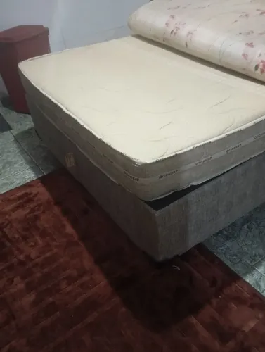 Cama semi nova