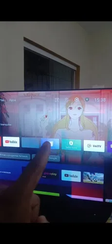 Tv com defeito no display, sai áudio, as vezes a tele funciona as vezes fica colorida