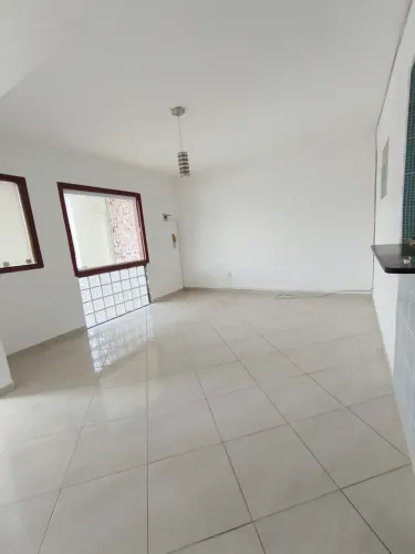 Casa 2/4 com vaga de garagem